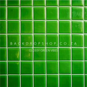 GLOSSY GREEN VIBES FLATLAY