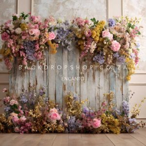 Encanto 411 - Wood backdrop floral arrangement